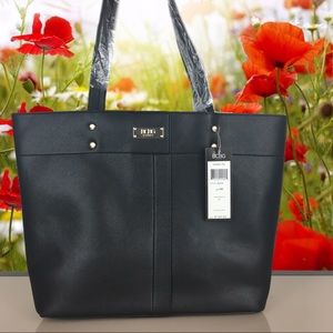 Last One 5🌟Rated BCBG Paris set of 2 bags